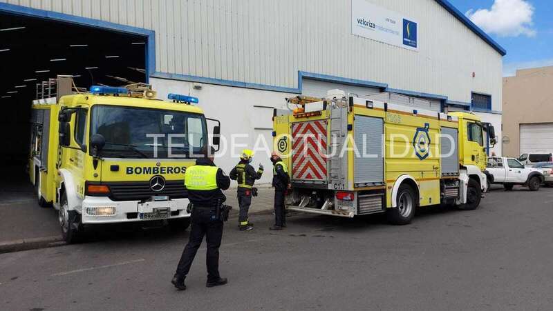 Dos dotaciones de bomberos intervinieron en el incendio / TA